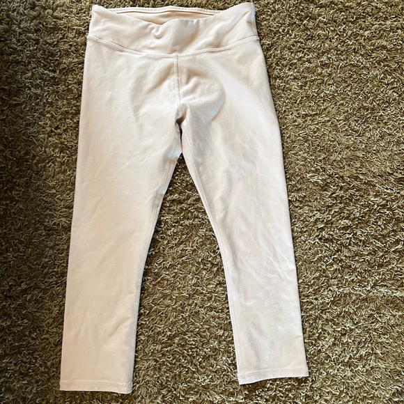 Demi lovato fabletic - Picture 1 of 3